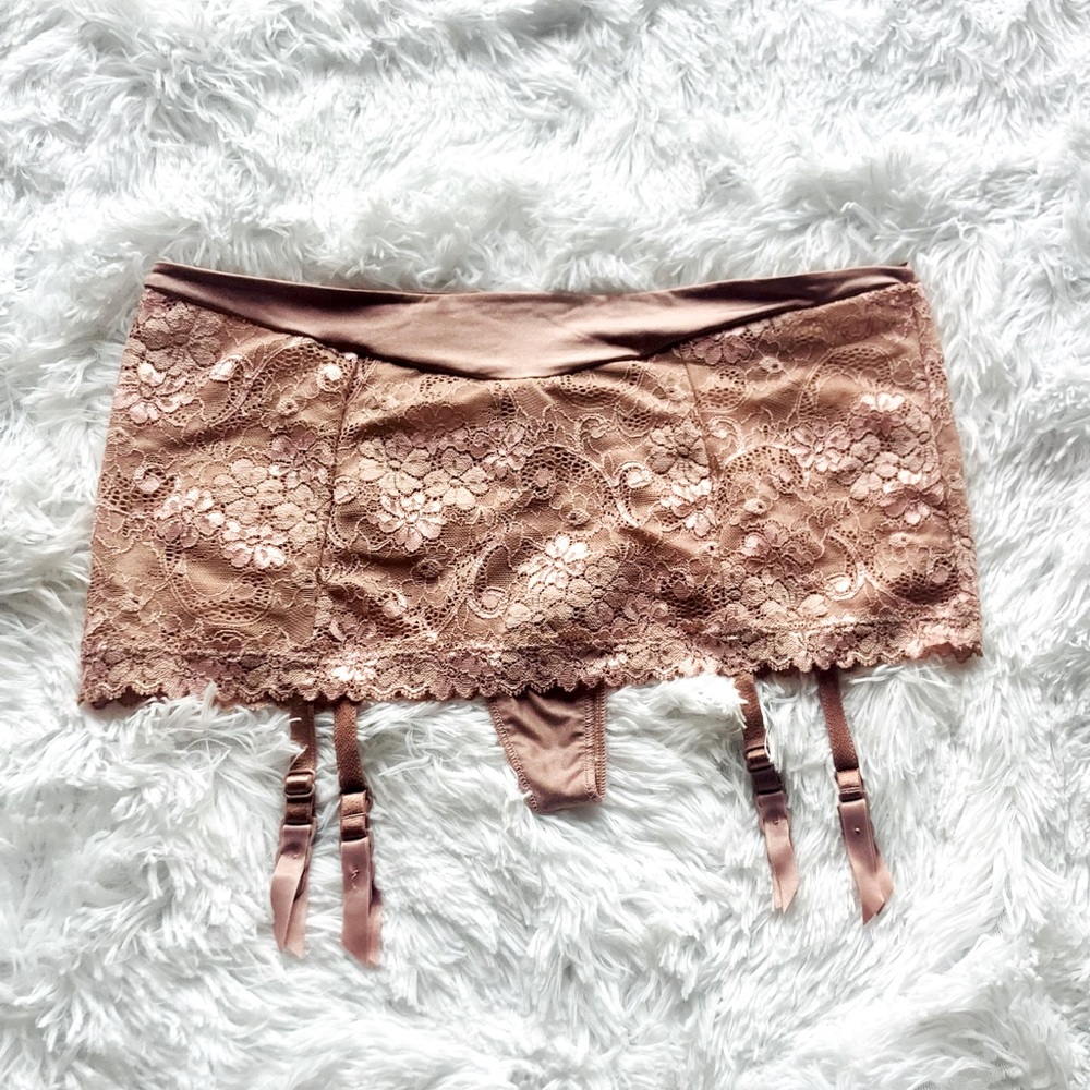 Vintage Victoria’s Secret garter belt!